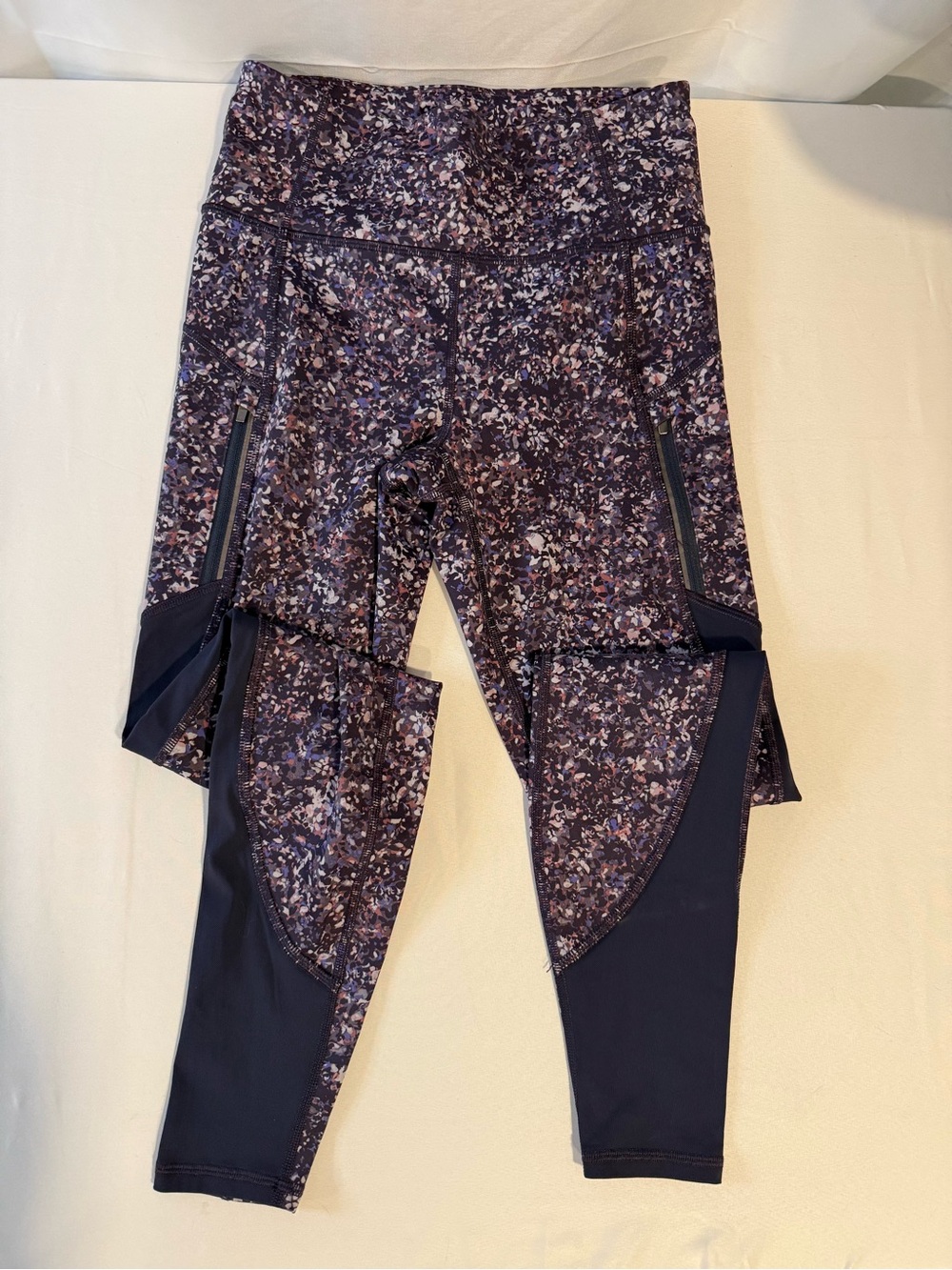 Athleta Rainier Printed Mesh Leggings XS Zip Pocket 27” Inseam